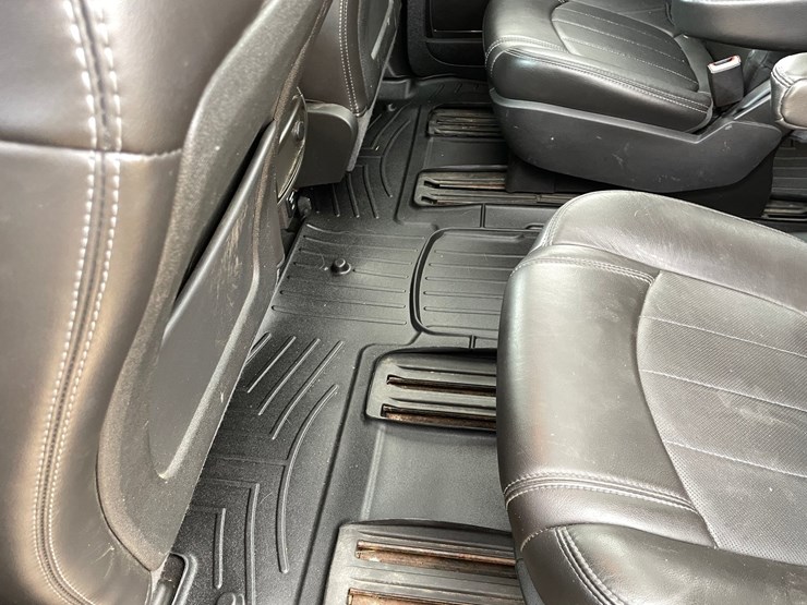 2014-gmc-acadia-denali-image-54
