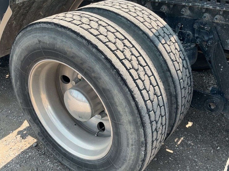 2018-kenworth-t680-image-18