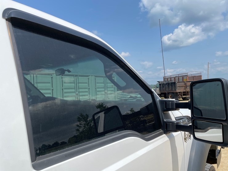 2015-ford-f550-image-18