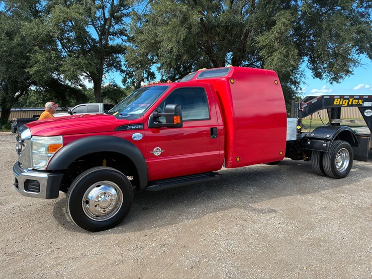 2015-ford-f550-image-1