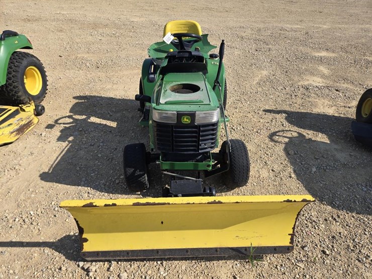 john-deere-gt235-image-2