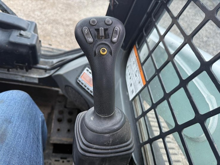 2019-bobcat-t770-image-21