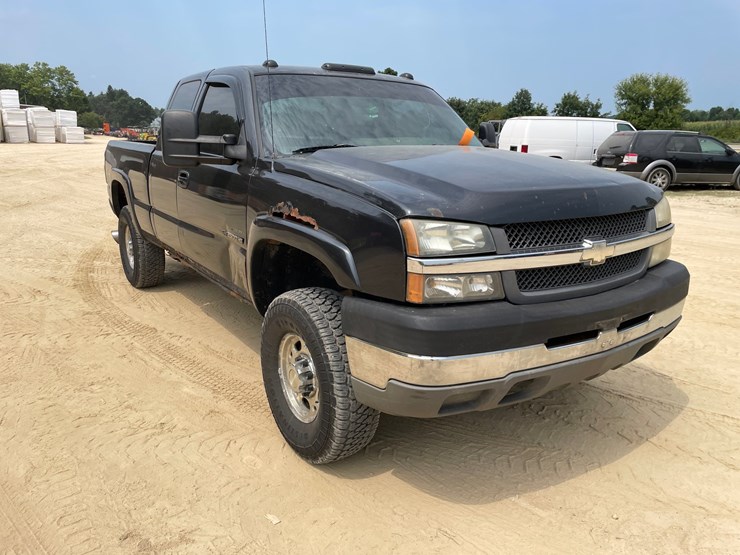 2003-chevrolet-silverado-2500hd-image-3