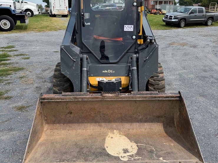 2018-deere-318g-image-2