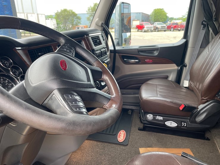 2020-peterbilt-567-image-20
