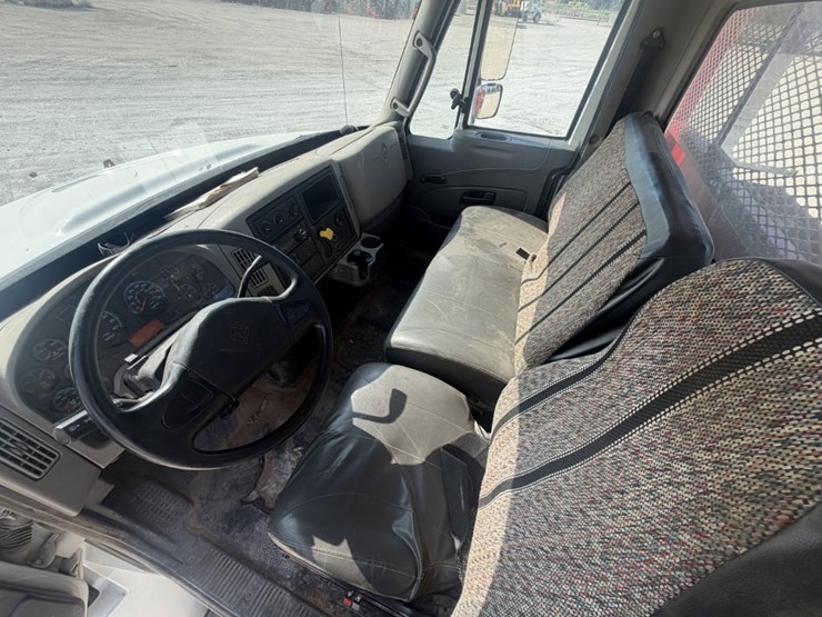 2018-international-durastar-4300-image-13