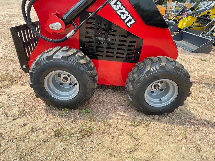 #5595-•-mms-sl-323tz-mini-skid-steer-loader-(mosinee,-wi)-image-11