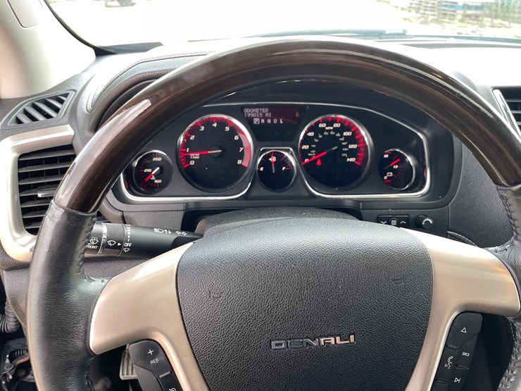 2014-gmc-acadia-denali-image-43