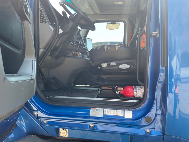 2020-kenworth-t680-image-16