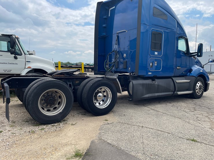 2022-kenworth-t680-image-4