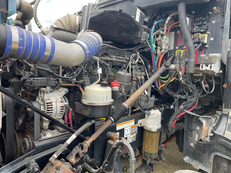 2020-peterbilt-567-image-32