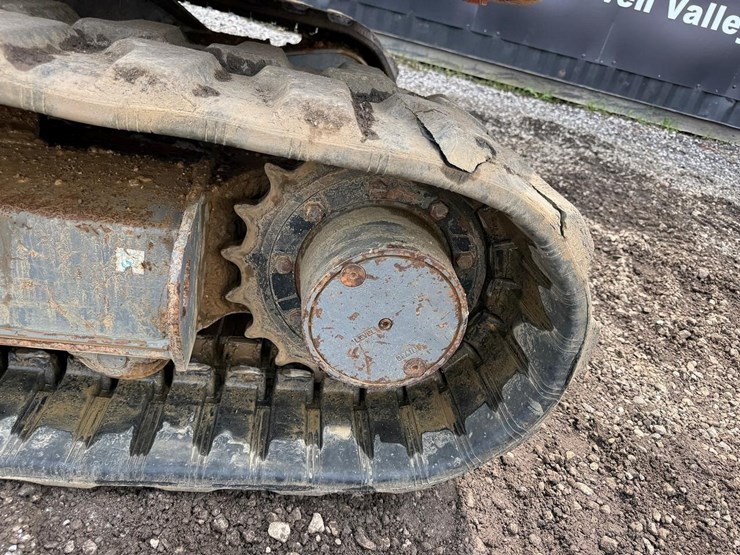 2012-takeuchi-tb250-image-17