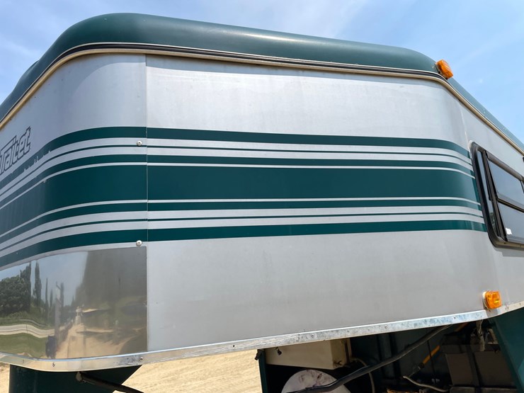 #103-•-1998-trailet-2-horse-trailer-with-overnight-package-(has-wi-title)-image-11