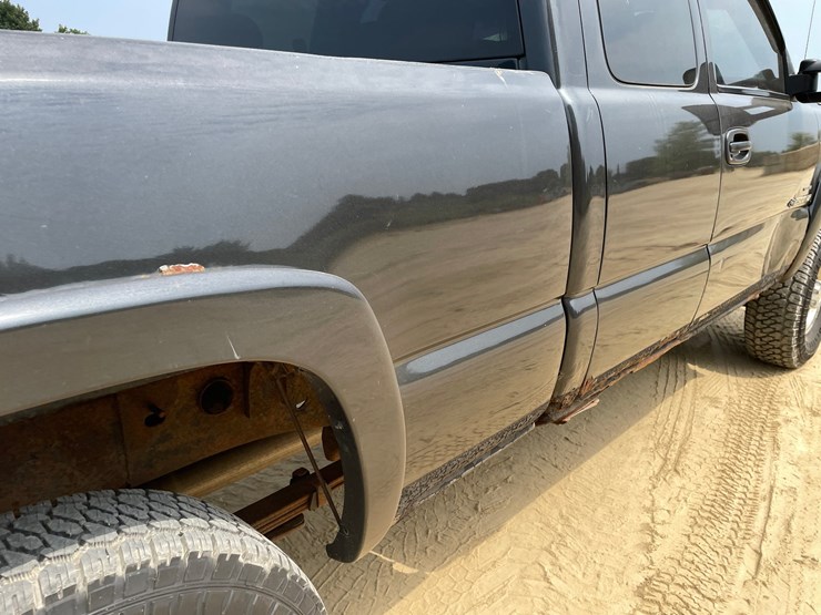 2003-chevrolet-silverado-2500hd-image-28