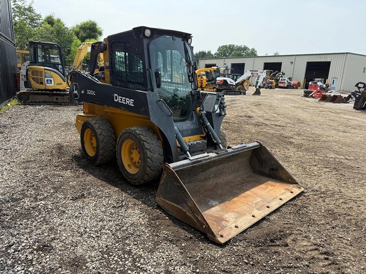 2024-deere-320g-image-6