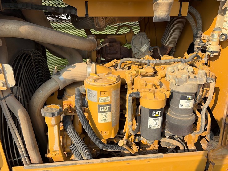 2016-caterpillar-d5k2-xl-image-24