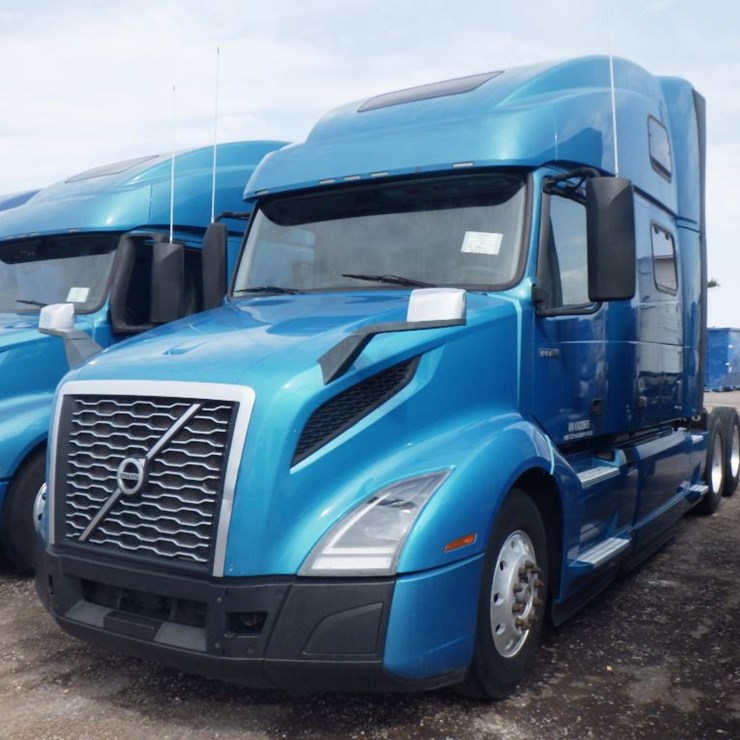 2019 VOLVO VNL860