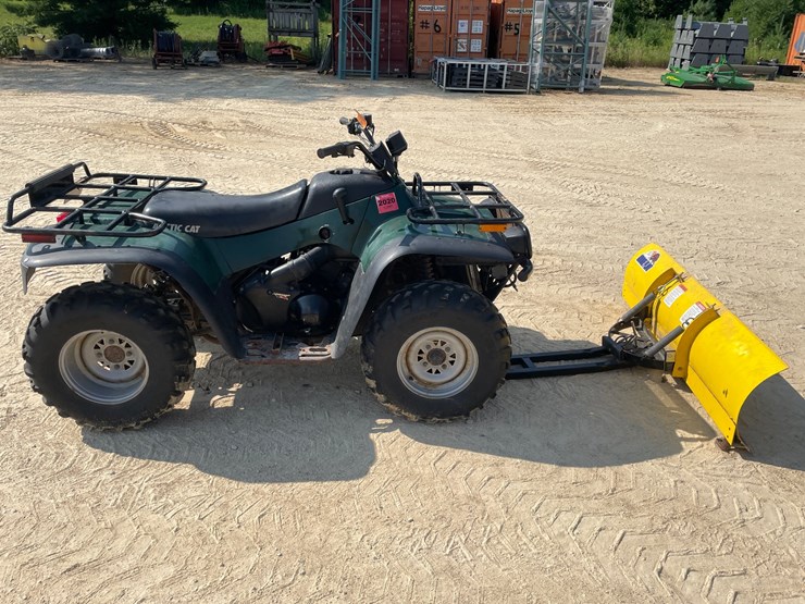 #1231-•-2000-arctic-cat-4-wheeler-with-5'-moose-plow-image-4