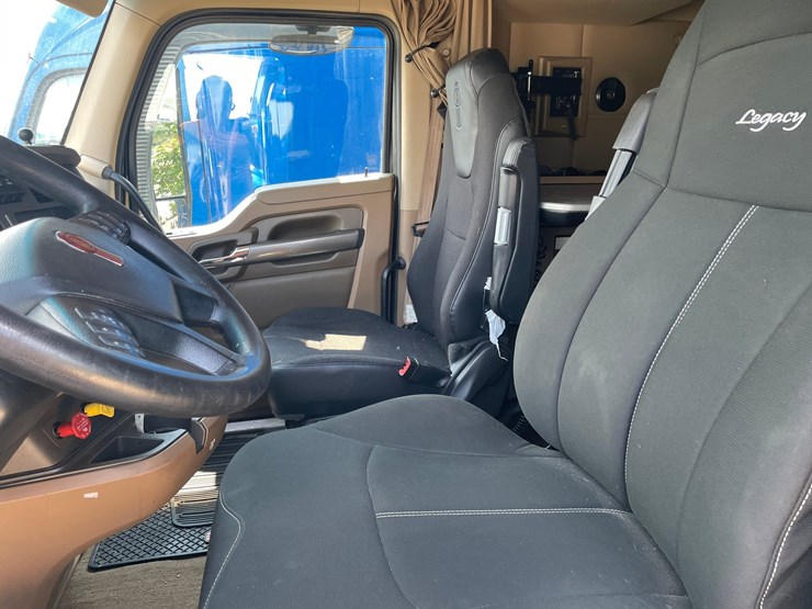 2019-kenworth-t680-image-23