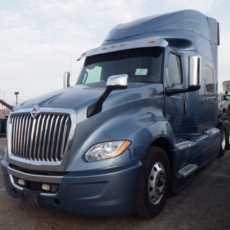 2018 INTERNATIONAL LT