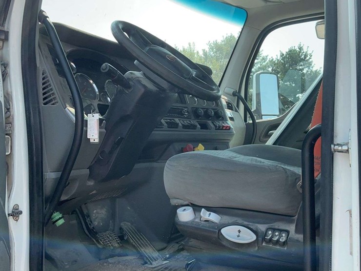 2018-kenworth-t680-image-8