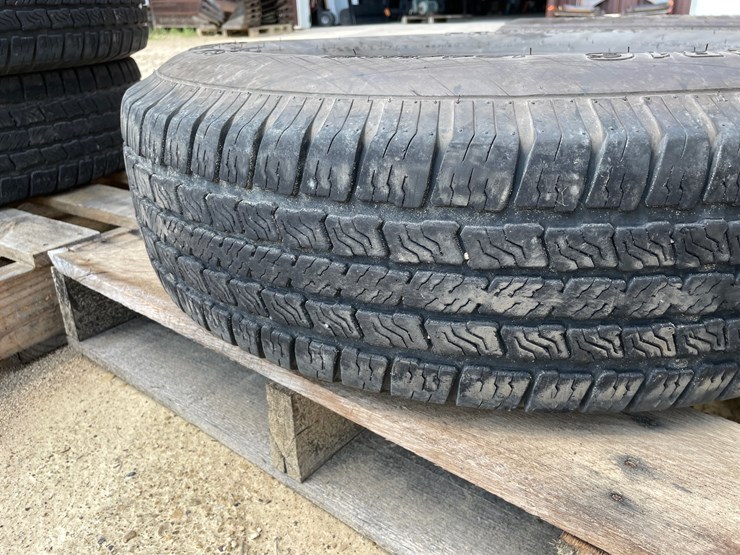 #3586-•-(3)-3t235/8r16-trailer-tires-image-9