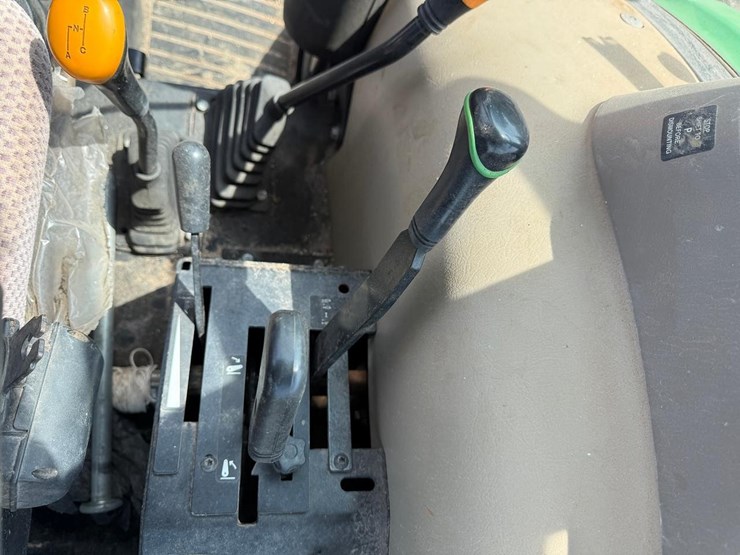 2016-john-deere-5055e-image-30