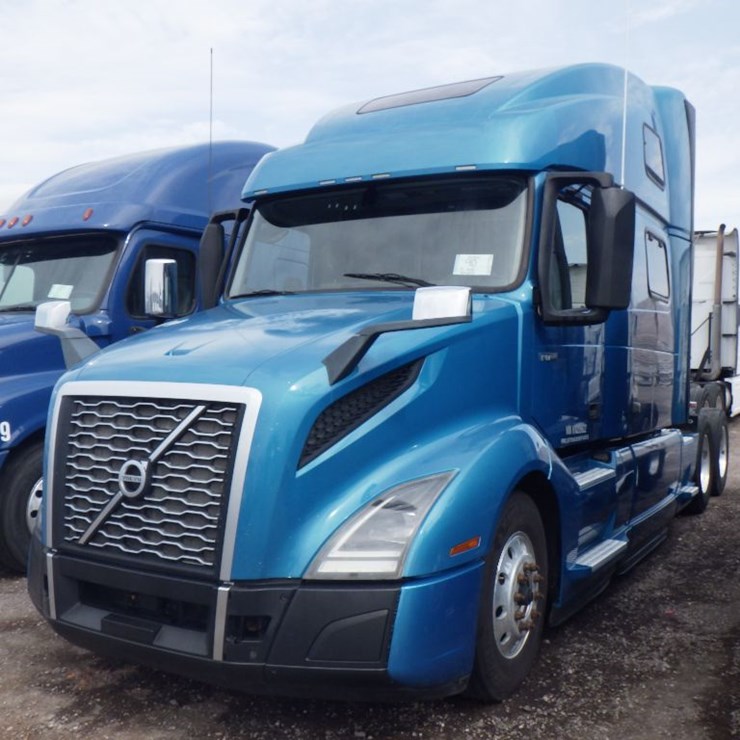 2019 VOLVO VNL860