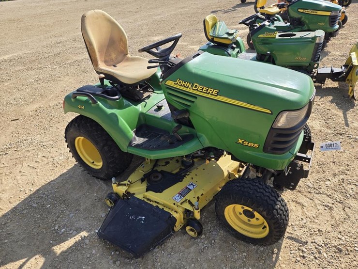 john-deere-x585-image-8