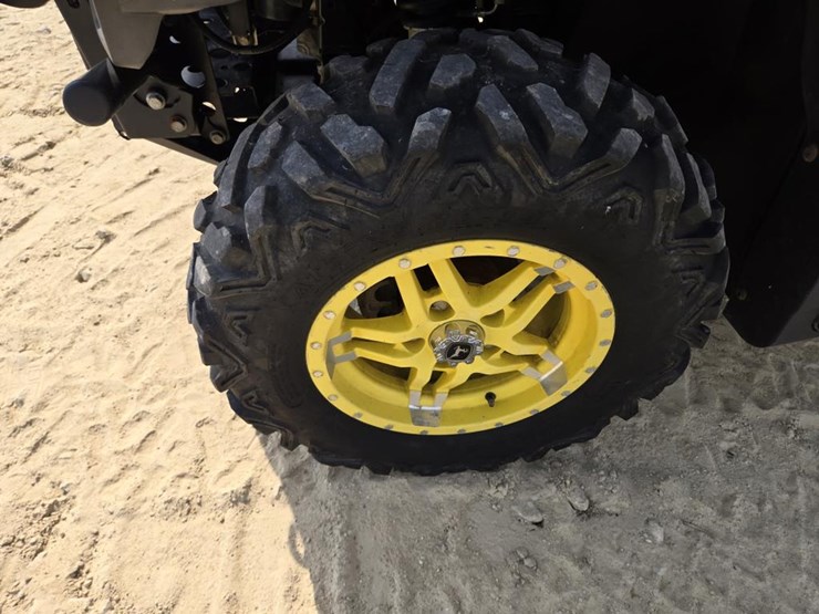 2018-john-deere-gator-xuv-835m-image-3