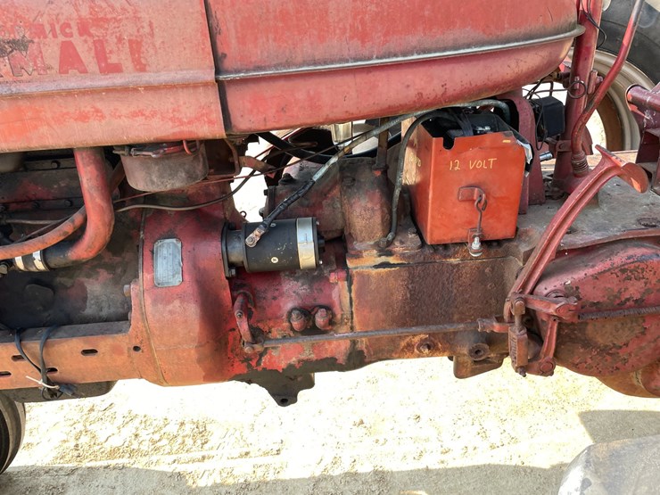 #300-•-1951-farmall-m-tractor-image-16