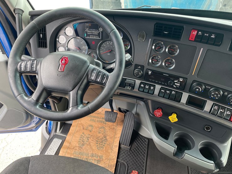 2020-kenworth-t680-image-31