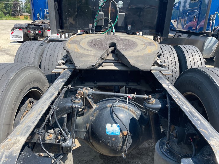 2019-kenworth-t680-image-10