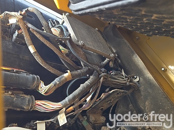 2019-caterpillar-336-image-33