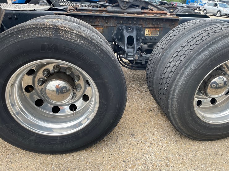 2022-kenworth-t680-image-14