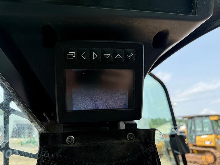 2024-deere-320g-image-22