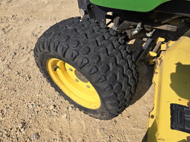 john-deere-x585-image-3