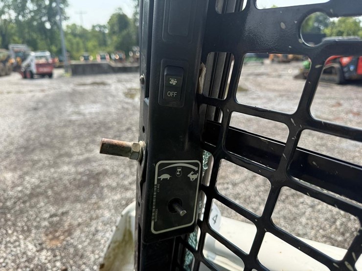 2020-bobcat-t770-image-23