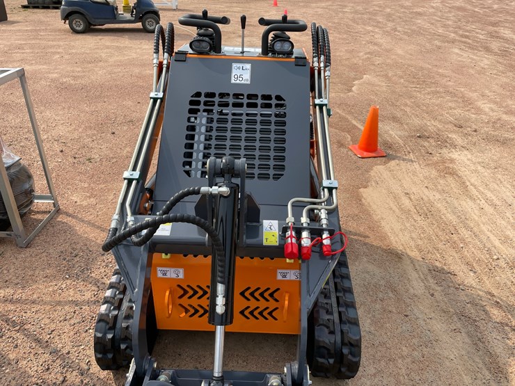 #5633-•-landhonor-mini-skid-steer-loader-me380r2-(mosinee,-wi)-image-7