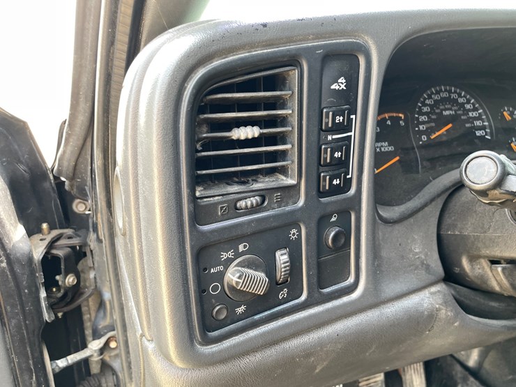 2003-chevrolet-silverado-2500hd-image-58