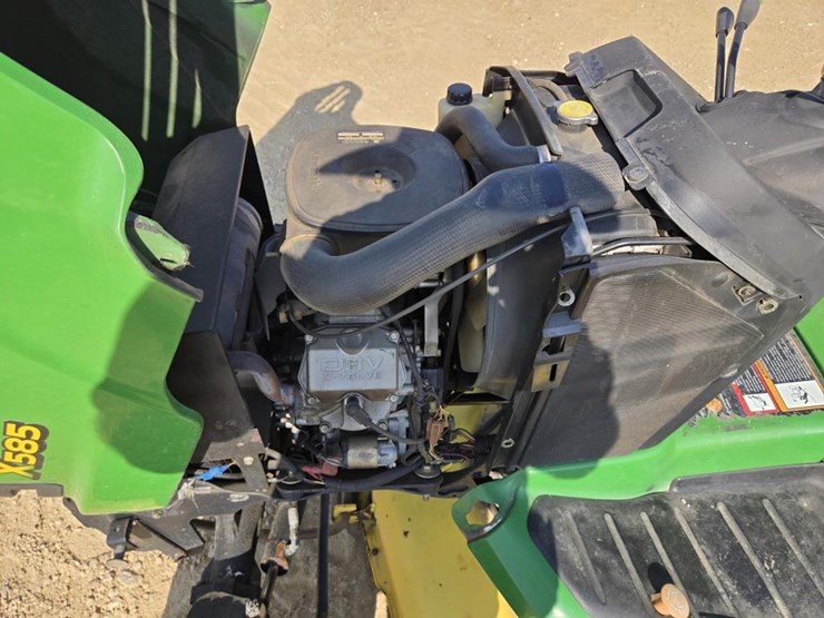 john-deere-x585-image-6