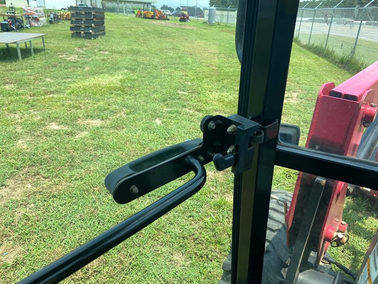 2012-mahindra-6010-image-28