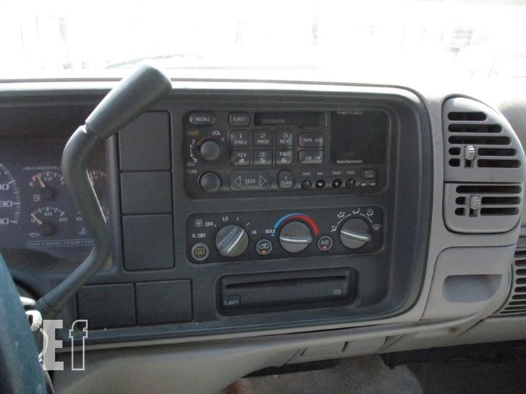 1999-chevrolet-tahoe-image-11