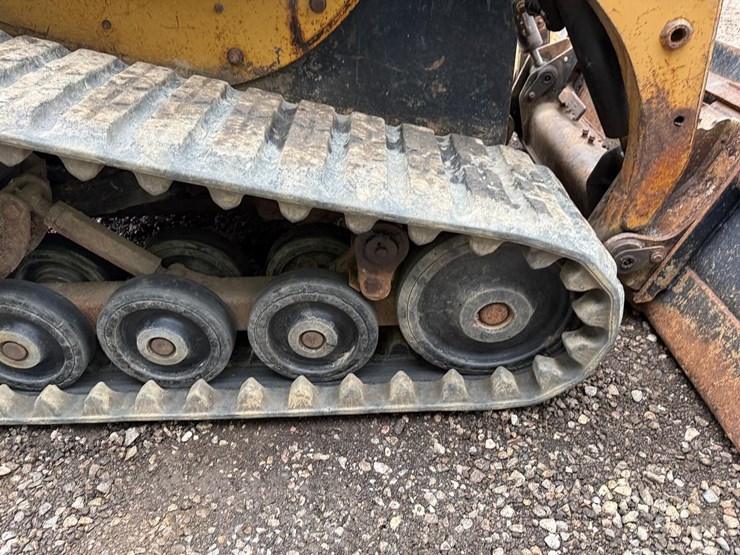 2004-caterpillar-247b-image-15