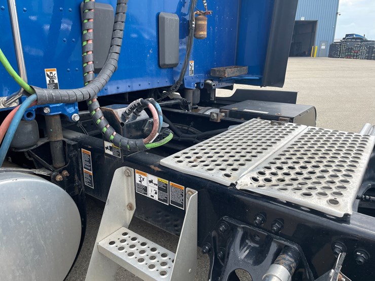 2022-kenworth-t680-image-14
