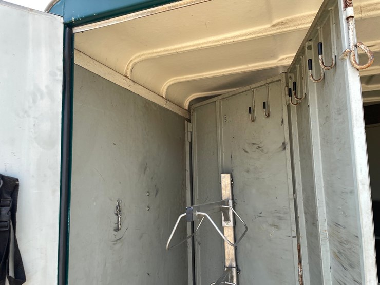 #103-•-1998-trailet-2-horse-trailer-with-overnight-package-(has-wi-title)-image-78