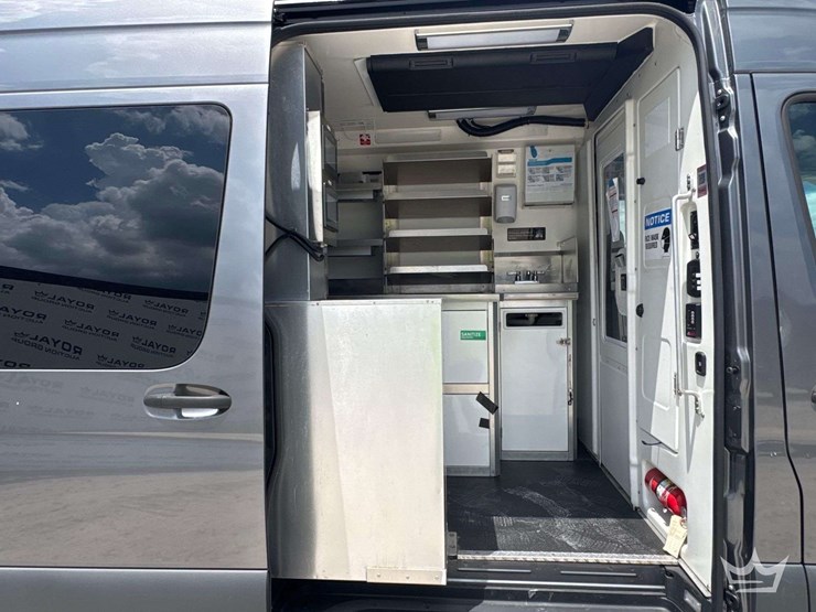 2021-mercedes-benz-sprinter-4500-image-29