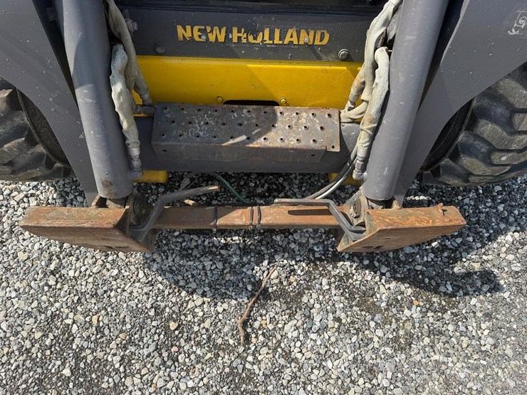 2012-new-holland-l230-image-10