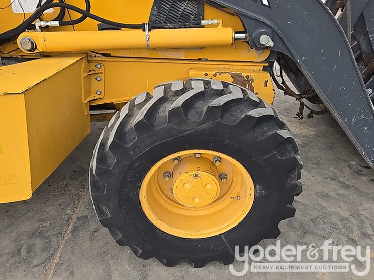 2014-deere-310sk-image-11