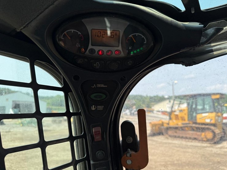 2020-bobcat-t770-image-25